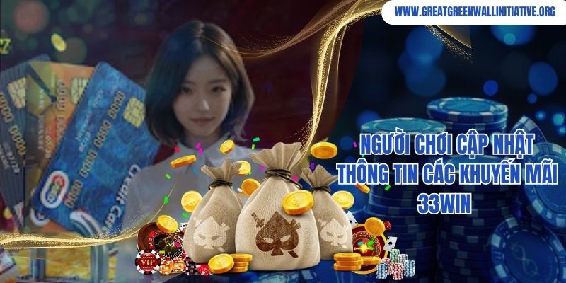 Người chơi cập nhật thông tin các khuyến mãi 33Win 
